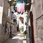 Apartament Makala *